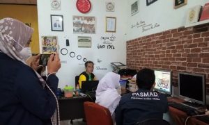 Mahasiswa KKN T IPB di TBM Lentera Pustaka Bogor