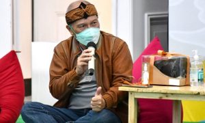 Sekretaris Komisi IV Buky Wibawa Karya Guna menghadiri Acara Temu Pimpinan Untuk Aspirasi Masyarakat (TEPAS) bertempat di Gedung Pakuan, Kamis (25/3/2021). (Foto : Rudi Hemawan/Humas DPRD Jabar).