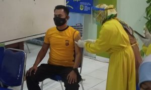 Muspika Cisarua mulai terima vaksinasi