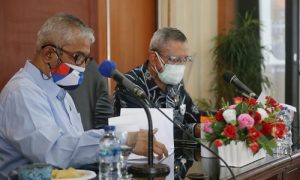 Komisi V  DPRD Provinsi Jawa Barat menggelar rapat kerja pembahasan Laporan Pertanggung Jawaban (LKPJ) Gubernur Tahun 2020 bersama mitra kerja komisi yang bertempat di Kantor Dinas Sosial Provinsi Jawa Barat, Selasa (6/4/2021). Dalam kesempatan tersebut, rapat kerja pembahasan dipimpin langsung oleh Wakil Ketua DPRD Provinsi Jawa Barat Achmad Ru'yat.  (Foto : Rizky Ramdhani/Humas DPRD Jabar).