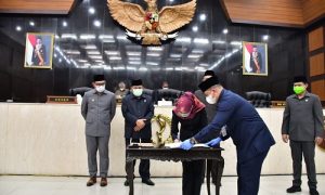 Dewan Perwakilan Rakyat Daerah (DPRD) Provinsi Jawa Barat gelar Rapat Paripurna Persetujuan Bersama Calon Persiapan Daerah Otonomi Baru (CDPOB) Bogor Timur dan Indramayu Barat, Jumat (16/4/2021). (Foto : Ariez-Budi-Fahmi/Humas DPRD Jabar).