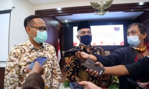 Komisi V DPRD Provinsi Jawa Barat melakukan kunjungan kerja ke Kantor Walikota Depok dan Rombongan diterima langsung oleh Wakil Walikota Kota Depok Imam Budi Hartono. Kunjungan tersebut dimaksudkan untuk mendapatkan informasi dan masukan terkait pembangunan dan kebutuhan untuk kota depok itu sendiri. (Kamis, 08/04/2021). (Foto : Rizky Ramdhani/Humas DPRD)