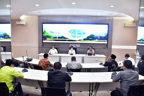 Pimpinan dan Anggota Komisi I DPRD Provinsi Jawa Barat melaksanakan kunjungan kerja Ke Kementrian Agraria dan Tata Ruang Badan Pertanahan Nasional RI Jakarta. Selasa, (20/4/2021).Kunjungan tersebut bertujuan untuk konsultasi terkait aset milik Provinsi Jawa Barat. (Foto: Budi/Humas DPRD Jabar).