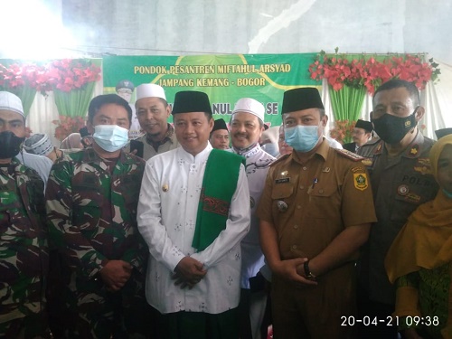 Wagub Jabar Uu Ruhzanul Ulum saat melakukan safarai Ramadhan di Ponpes Miftahul Arsyad, Desa Jampang Kecamatan Kemang Kabupaten Bogor, Selasa (20/4/2021).