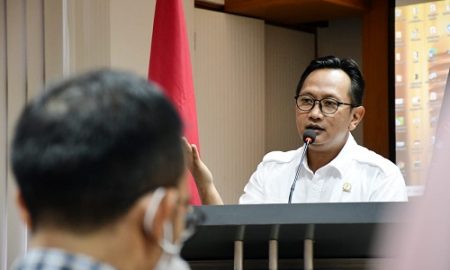 Ketua Komisi I DPRD Provinsi Jawa Barat Bedi Budiman saat menghadiri dan sekaligus membuka Sekolah Pedoman Perilaku Penyiaran dan Standar Program Siaran (P3SPS) di Gedung Komisi Penyiaran Indonesia Daerah (KPID) Jabar, Kota Bandung, Selasa (4/5/2021). (Foto : Tri Angga/Humas DPRD Jabar).