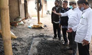 Komisi I DPRD Provinsi Jawa Barat saat meninjau pengolahan arang oleh BUMDes Cisaat, Kabupaten Subang, Kamis (20/5/2021). (Foto : Tri Angga/Humas DPRD Jabar).