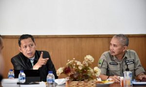 Komisi IV DPRD jabar saat kunjungi UPTD Pengelolaan Jalan Dan Jembatan Wilayah II Dalam Rangka Monitoring Kegiatan Tahun 2021 & Rencana Tahun Anggaran 2022 . (Foto : Farhat Mumtaz / Humas DPRD Jabar)