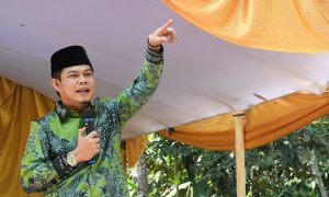 Wakil Ketua DPRD Provinsi Jawa Barat, H. Oleh Soleh, S.H Saat Menghadiri Undangan Pengajian Muslimat Tingkat Kecamatan Sekaligus Potong Pita Peresmian Gedung BLK Komunitas Al-Firdaus Pasir Parigi, Kabupaten Tasikmalaya. Minggu, (23/5/2021) (Foto : Tri Angga/ Humas DPRD Jabar)