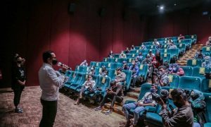 Bima Arya nonton film Pulau Plastik