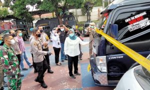 travel gelap