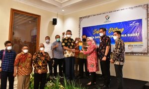 Badan Anggaran DPRD Provinsi Jawa Barat saat melakukan rapat kerja ke Bank Jabar Banten Cabang Surakarta, Jawa Tengah, dalam rangka mendapatkan data dan informasi terkait dengan kinerja Badan Usaha Milik Daerah (BUMD) khususnya yang berada di luar Provinsi Jawa Barat. (Foto : Sidiq/Humas DPRD Jabar)