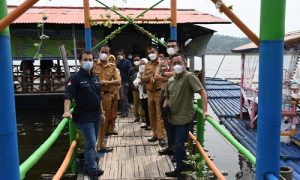 Komisi I DPRD Provinsi Jawa Barat lakukan kunjungan kerja terkait peran Badan Usaha Milik Desa (BUMDes) khususnya pengembangan konsep desa wisata BUMDes, di Desa Sukaratu Mandiri, Kecamatan Banyuresmi, Kabupaten Garut, Selasa (15/6/2021). (Foto : Fajar/Humas DPRD Jabar).