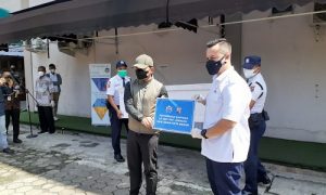 penyerahan bantuan peti jenazah dari Kadin kepada Pemkot Bogor