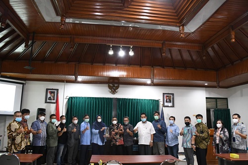 Komisi I DPRD Provinsi Jawa Barat kunjungi Kantor Diskominfo DIY dalam rangka studi komparasi terkait pengembangan dan pengelolaan desa digital, Selasa (8/6/2021). (Foto : Tri Angga/Humas DPRD Jabar).