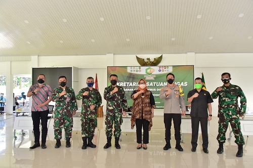 Bupati Bogor Ade Yasin menerima kunjungan Kepala Dinas Komunikasi dan Elektronika (Kadiskomlekal) Markas Besar Angkatan Laut di Aula Pendopo Bupati