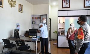 Wakil Ketua DPRD Provinsi Jawa Barat Achmad Ru'yat melaksanakan kunjungan kerja ke Kantor Samsat Kabupaten Subang, kunjungan tersebut dalam rangka pemantauan Pemberlakuan pembatasan kegiatan masyarakat (PPKM). Rabu, (14/7/2021).