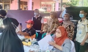 penyaluran bantuan sosial tunai (BST) Kemensos RI di wilayah Kecamatan Ciseeng dilakukan secara bergiliran di 10 desa.