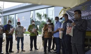 DPRD Kabupaten Bogor Sumbang 60 Ton Beras dan APD