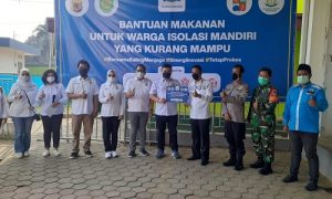 Kadin Kota Bogor Berikan Makanan untuk warga isoman kepada camat Bogor Selatan