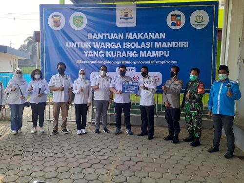 Kadin Kota Bogor Berikan Makanan untuk warga isoman kepada camat Bogor Selatan