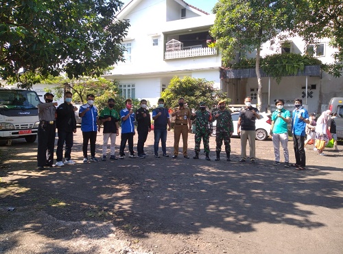 PK KNPI Bogor Selatan saat menghadiri vaksinasi di RT zona merah di Kelurahan Ranggamekar, Kecamatan Bogor Selatan