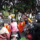 petugas melakukan penyekatan di titik Brimob Kedung Halang