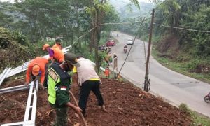 Pemdes Putat Nutug membangun satu Pos Keamanan Desa tepatnya di Grendong Kampung Kedokan RT 01 RW 01 Desa Putat Nutug, Kecamatan Ciseeng
