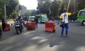 penyekatan jalan di tugu kujang arah jalan Otto Iskandar Dinata