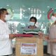 Anggota DPRD Provinsi Jawa Barat, Syahrir SE., M.Ipol, bersama Wakil Direktur Medik Dan Keperawatan RSUD Al Ihsan, dr. Ferry Achmad Firdaus seusai menerima bantuan 192 APD (hazmat-red) dan 1200 masker bagi tenaga kesehatan di RSUD Al Ihsan Soreng, Kabupaten Bandung, Selasa (13/7/2021).