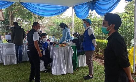 vaksinasi gratis di Perkebunan Teh Ciliwung, Desa Tugu Utara, Kecamatan Cisarua, Kabupaten Bogor, Kamis (22/7/2021).