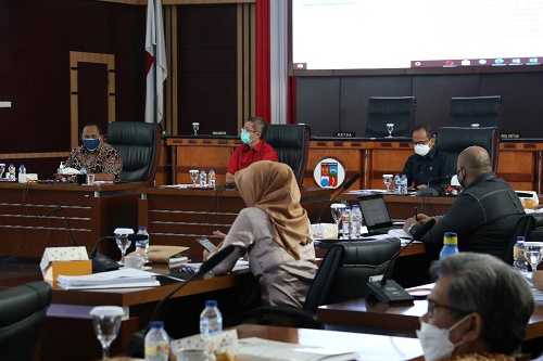 Rapat : Pimpinan dan Anggota DPRD Kota Bogor sedang menggelar Rapat Banggar