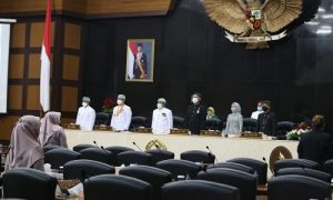 Pimpinan dan Anggota DPRD Provinsi Jawa Barat menggelar Rapat Paripurna Istimewa Dalam Rangka Memperingati Hari Jadi Jawa Barat yang ke 76 th. Diselenggarakan di ruang rapat Paripurna DPRD Provinsi Jawa Barat, Kamis, (19/8/2021). Foto: Budi, Ariez, Fahmi, Reza /Humas DPRD Jabar