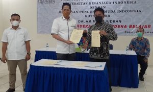 Ketua Umum HIPMI Kota Bogor dan Rektor UNBIN Dr. Ismulyana Djan melakukan penandatanagan MoU