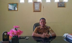 Muhdom, Kepala Desa Dago saat ditemui wartawan di kantor nya