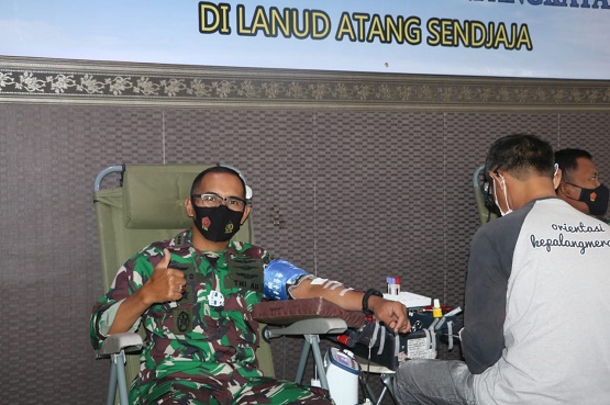 Lanud Atang Sendjaja menggelar kegiatan bakti sosial donor darah dalam rangka Hari Bakti ke 74 TNI AU yang dilaksanakan di RS dr. M. Hassan Toto, Kec. Kemang.