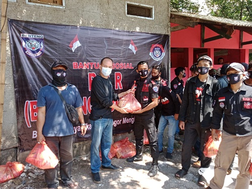 DPC BBR Kota Bogor serahkan bantuan berupa sembako kepada anggota