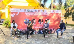 kegiatan penggalangan dana untuk musisi jalanan