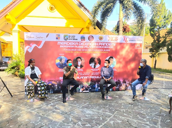 kegiatan penggalangan dana untuk musisi jalanan