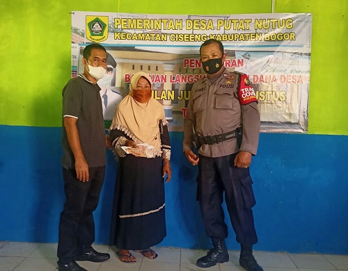 120 warga Desa Putat Nutug menerima BLT DD tahap dua sebesar 900 ribu rupiah.