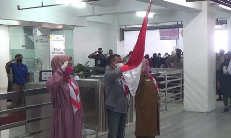 peserta vaksinasi di gedung DPRD Kota Bogor ikuti upacara bendera