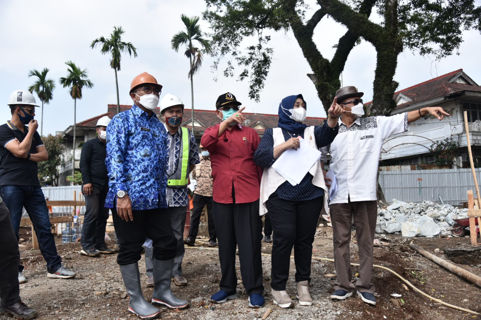 Pimpinan dan Anggota Komisi IV DPRD Provinsi Jawa Barat mengunjungi Situ Ciburuy terkait Revitalisasi Tahap 2, Jum'at, (17/09/2021) Foto : Reza & Farhat / Humas DPRD Jawa Barat