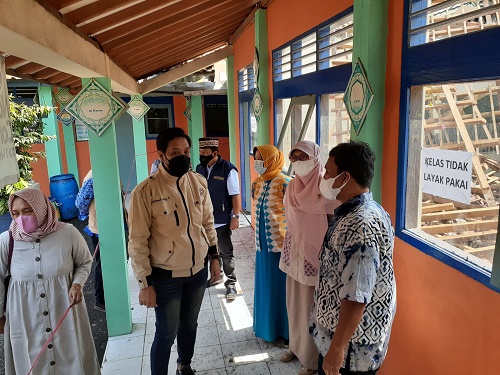 Komisi IV DPRD Kota Bogor tinjau SDN Otista yang ambruk