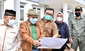 Pimpinan dan Anggota Komisi IV DPRD Jabar Meninjau langsung Apartemen Transit di Desa cilandak, Kabupaten Purwakarta . foto : Farhat Mumtaz / Humas DPRD Jabar.