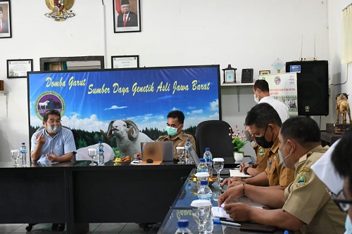 Pimpinan dan Anggota Komisi II DPRD Provinsi Jawa Barat melaksanakan Kunjungan Kerja ke Dinas Pertahanan Pangan dan Peternakan Balai Pengembangan Perbibitan Ternak Domba dan Kambing Margawati