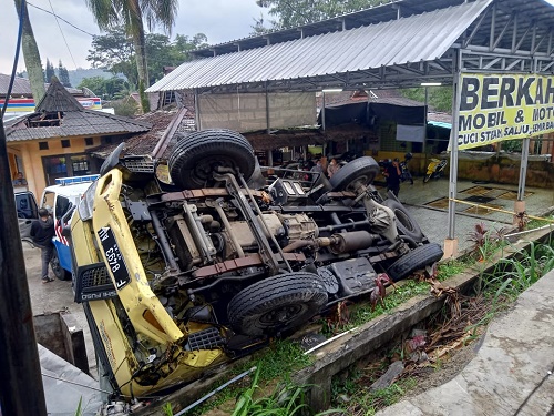 kecelakaan di puncak