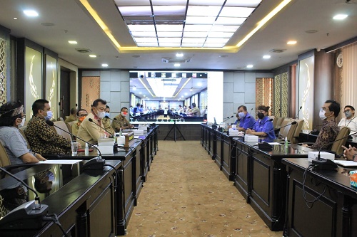Pimpinan dan Anggota Komisi V DPRD Provinsi Jawa Barat menerima audiensi dari Dewan Pimpinan Daerah Vox Populi lnstitute Indonesia (Vox Point) Daerah Jawa Barat