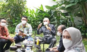 Pimpinan dan Anggota Badan Anggaran DPRD Provinsi Jawa Barat melaksanakan kunjungan kerja ke Bank BJB Kantor Cabang Kota Cimahi dalam rangka pembahasan RKUA PPAS TA 2022. Senin, (4/9/21). Foto : Fahmi dan Dian / Humas DPRD Jabar.