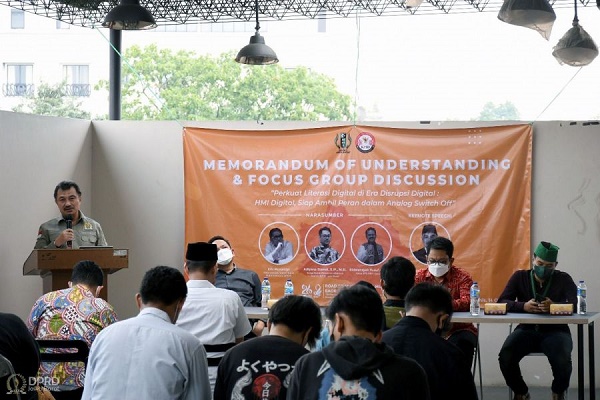 Ketua Komisi V DPRD Provinsi Jawa Barat, Abdul Haris Bobihoe saat menjadi keynotes speaker Focus Group Discussion