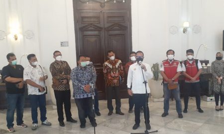 konferensi pers Wali Kota Bogor, Bima Arya bersama Perumda Tirta Pakuan dan PT Adhi Karya TBK di Balikota Bogor, Jumat (8/10/2021).