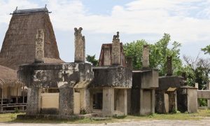 Kampung Praiyawang, Sumba Timur merupakan Kampung Adat peninggalan megalitikum.(Foto: Shutterstock/Misbachul Munir)